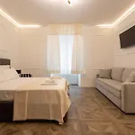La Degli Specchi Piazza Unita D'italia Triest