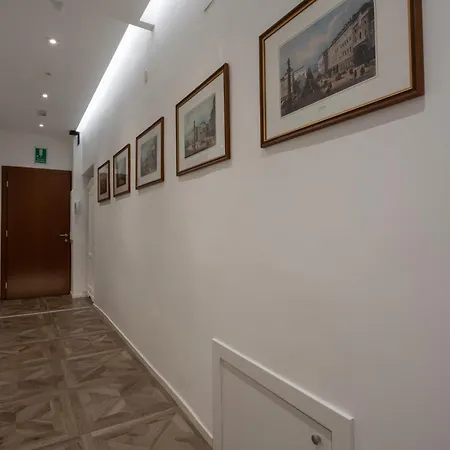 La Degli Specchi Piazza Unita D'italia *