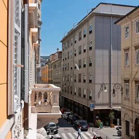 Panzió La Degli Specchi Piazza Unita D'italia 3*