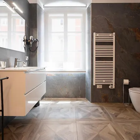 Bed & Breakfast La Degli Specchi Piazza Unita D'italia 3*