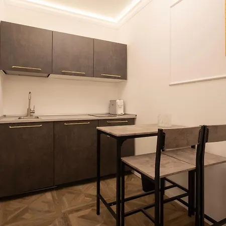 La Degli Specchi Piazza Unita D'italia 3*