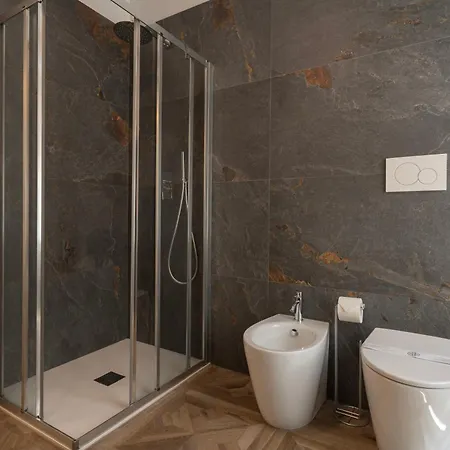 La Degli Specchi Piazza Unita D'italia Terst