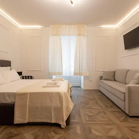 La Degli Specchi Piazza Unita D'italia Terst