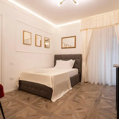 La Degli Specchi Piazza Unita D'italia Bed & Breakfast