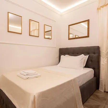 La Degli Specchi Piazza Unita D'italia Panzió 3*