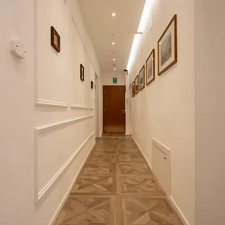 فندق مبيت وإفطار La Degli Specchi Piazza Unita D'italia *