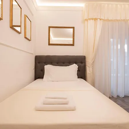 La Degli Specchi Piazza Unita D'italia 3*