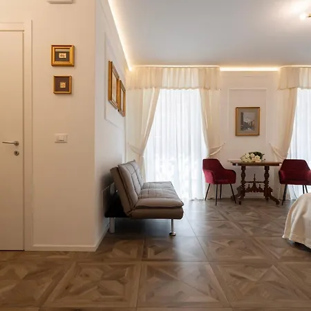 La Degli Specchi Piazza Unita D'italia