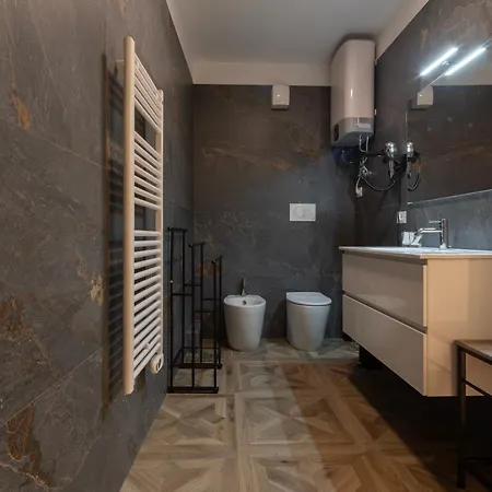 فندق مبيت وإفطار La Degli Specchi Piazza Unita D'italia *